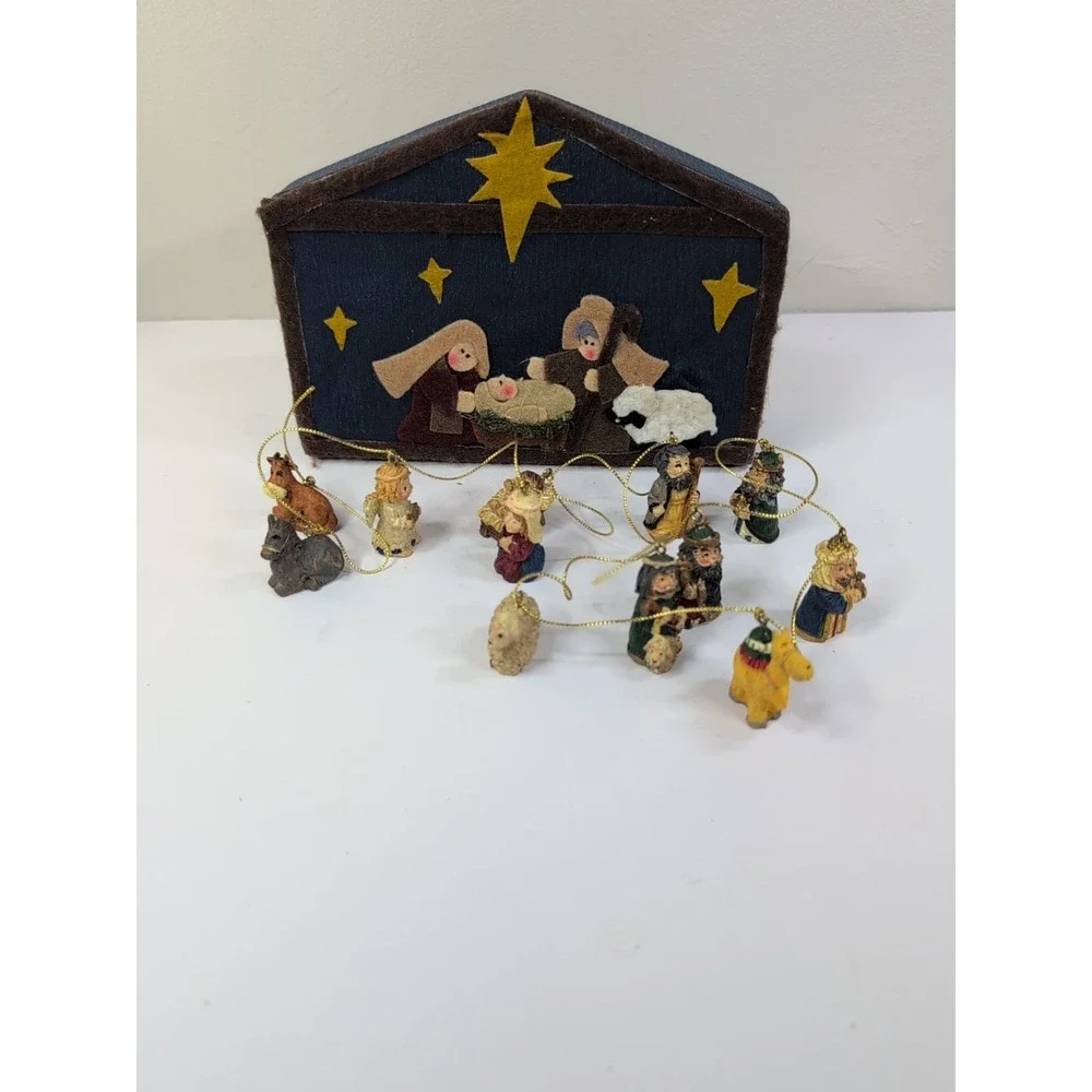 Vintage Nativity Scene Felt Box With Figurine‎ Garland
